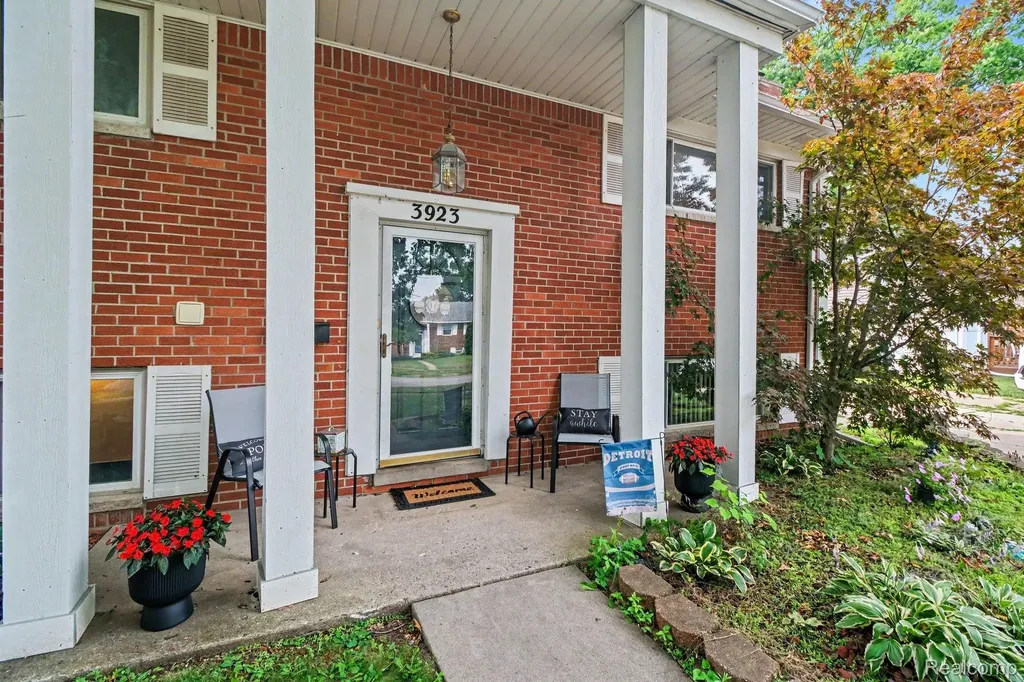3923 Percy King Road Waterford Charter Township MI 48329