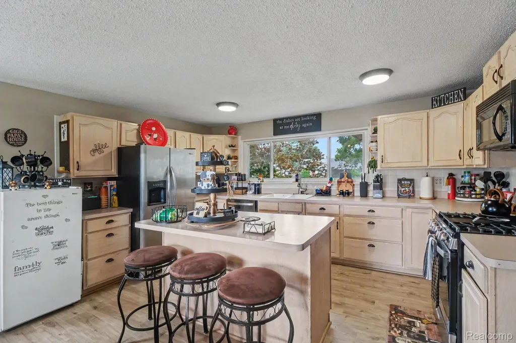 3923 Percy King Road Waterford Charter Township MI 48329