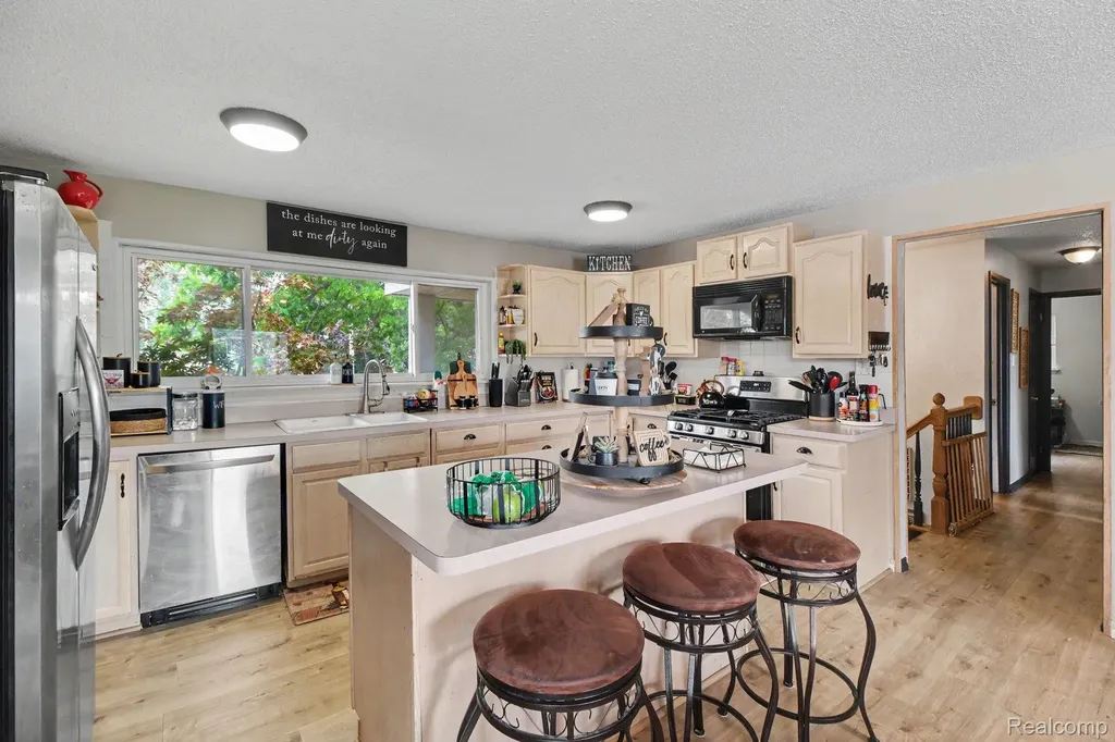3923 Percy King Road Waterford Charter Township MI 48329