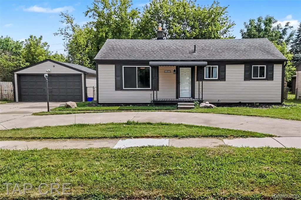 20166 Broadacres Street Clinton Charter Township MI 48035