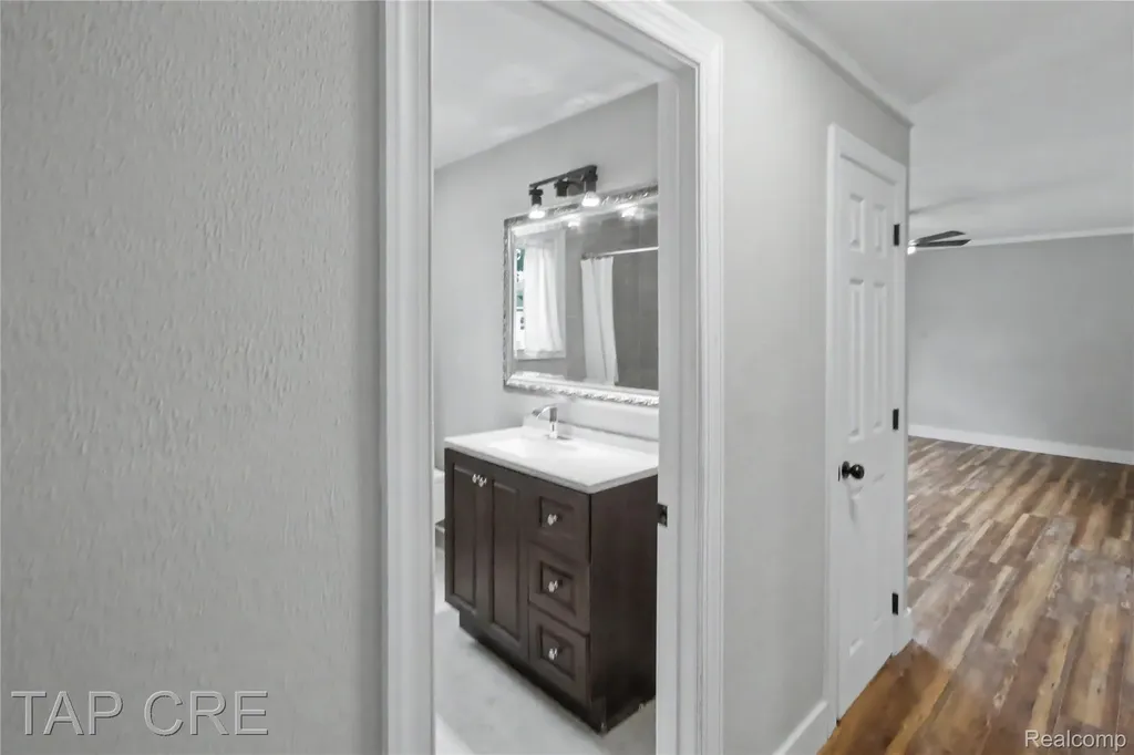 20166 Broadacres Street Clinton Charter Township MI 48035