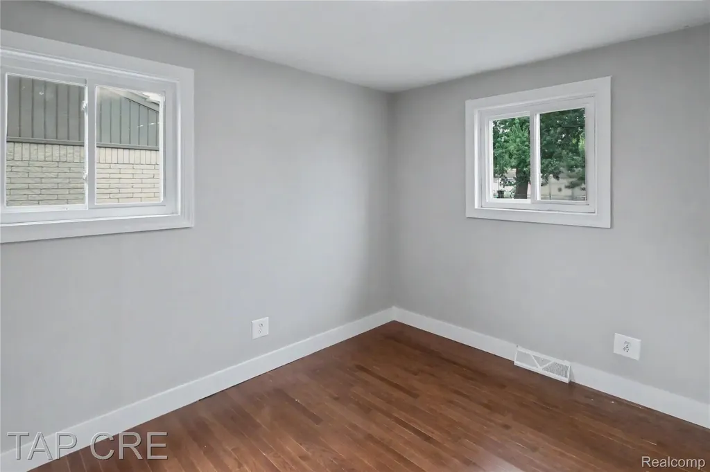 20166 Broadacres Street Clinton Charter Township MI 48035
