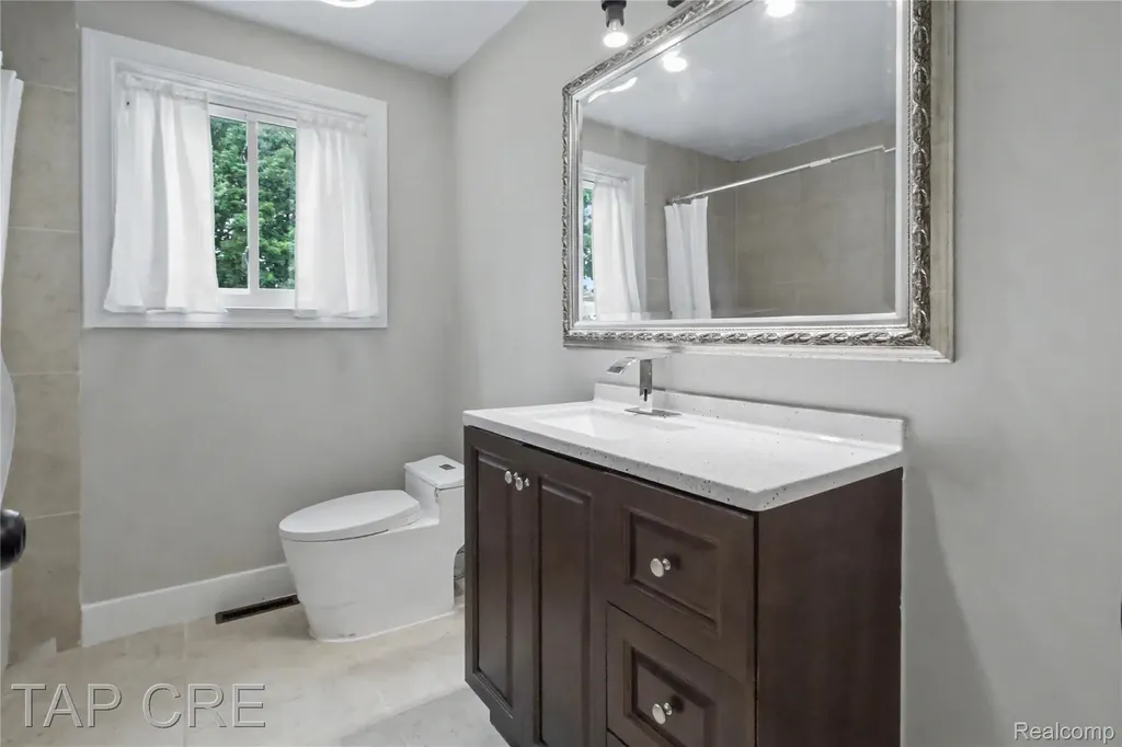 20166 Broadacres Street Clinton Charter Township MI 48035