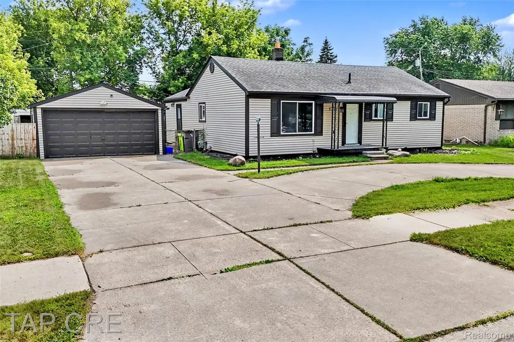 20166 Broadacres Street Clinton Charter Township MI 48035
