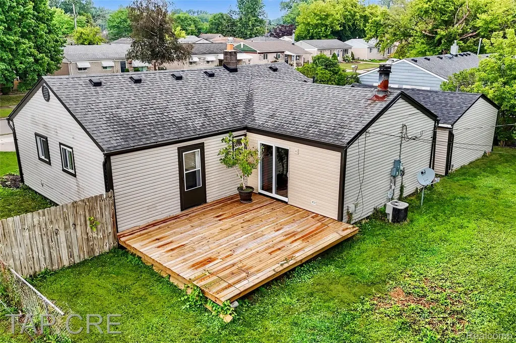 20166 Broadacres Street Clinton Charter Township MI 48035