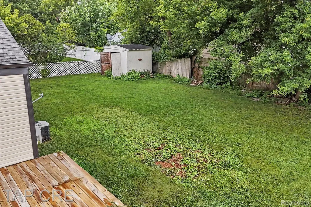 20166 Broadacres Street Clinton Charter Township MI 48035
