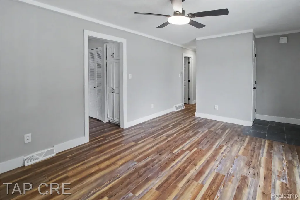 20166 Broadacres Street Clinton Charter Township MI 48035