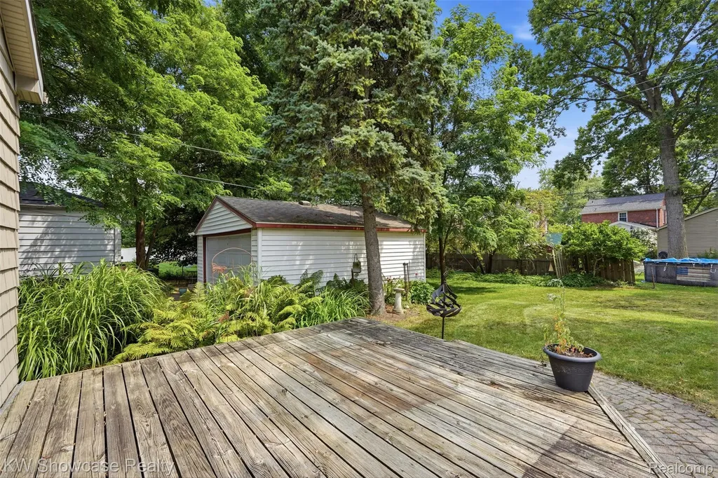 2071 Dorothea Road Berkley City MI 48072