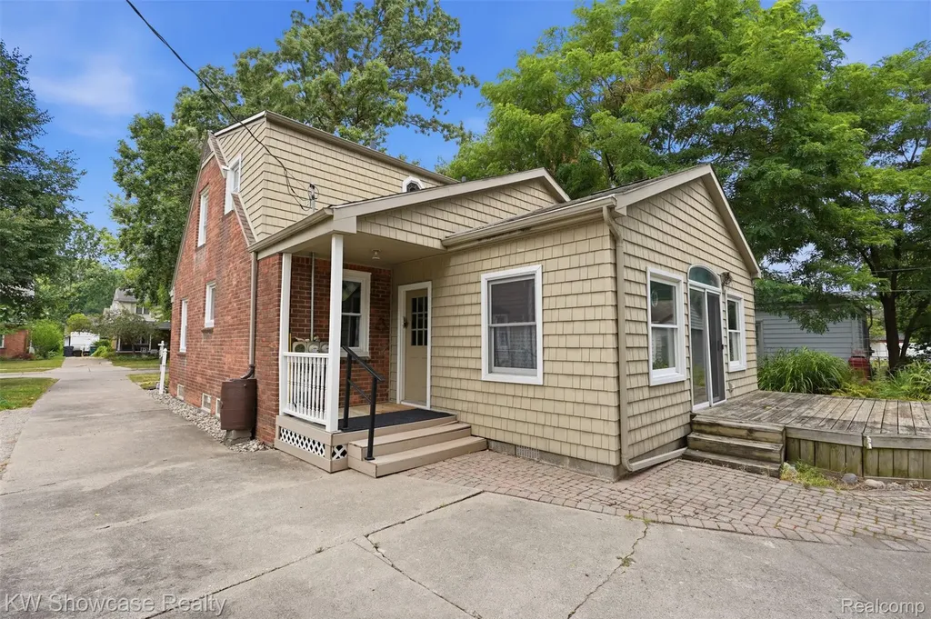 2071 Dorothea Road Berkley City MI 48072