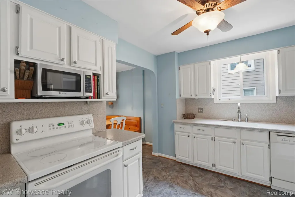 2071 Dorothea Road Berkley City MI 48072