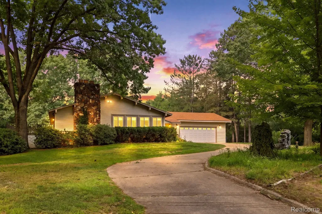 1215 Oakwood Road Brandon Charter Township MI 48462