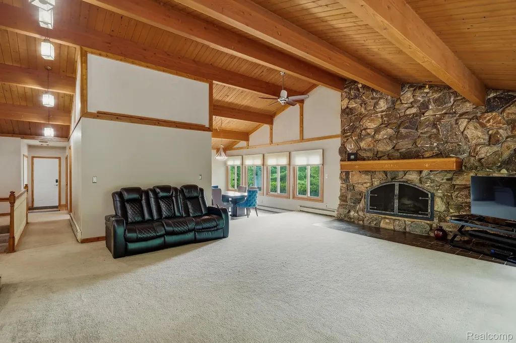1215 Oakwood Road Brandon Charter Township MI 48462