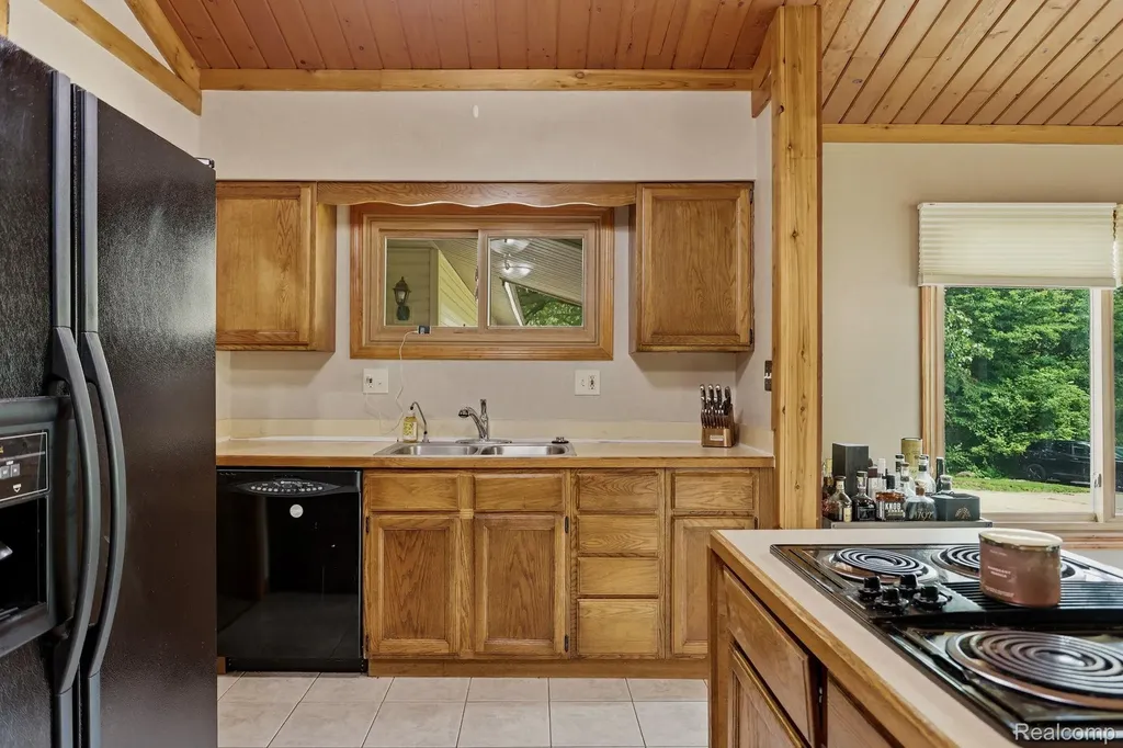 1215 Oakwood Road Brandon Charter Township MI 48462