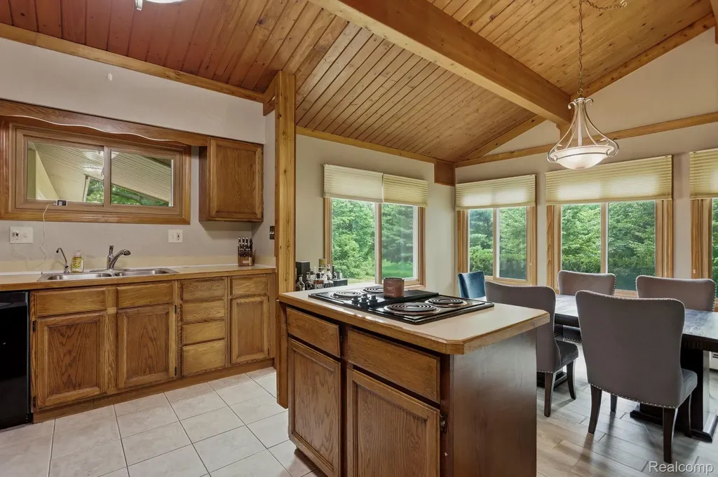 1215 Oakwood Road Brandon Charter Township MI 48462