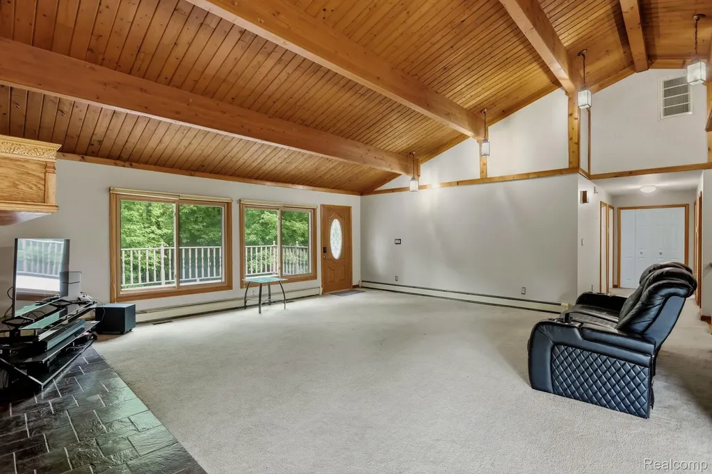 1215 Oakwood Road Brandon Charter Township MI 48462