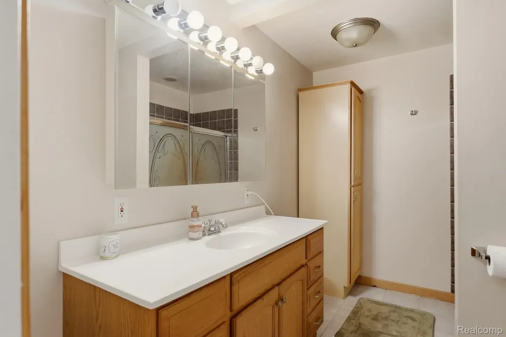 1215 Oakwood Road Brandon Charter Township MI 48462