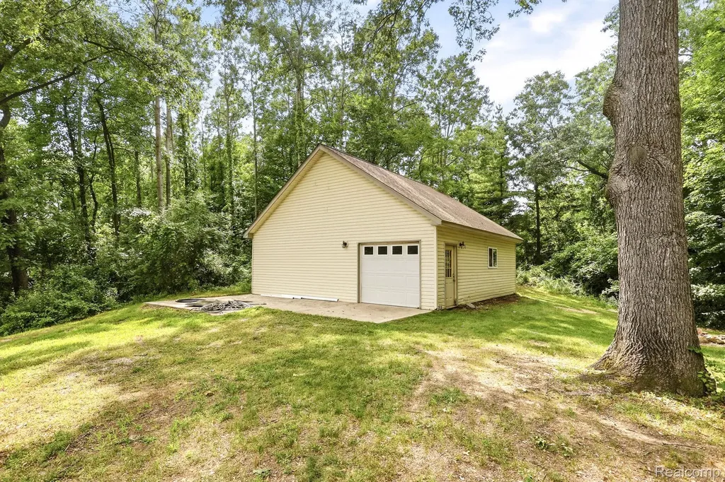 1215 Oakwood Road Brandon Charter Township MI 48462
