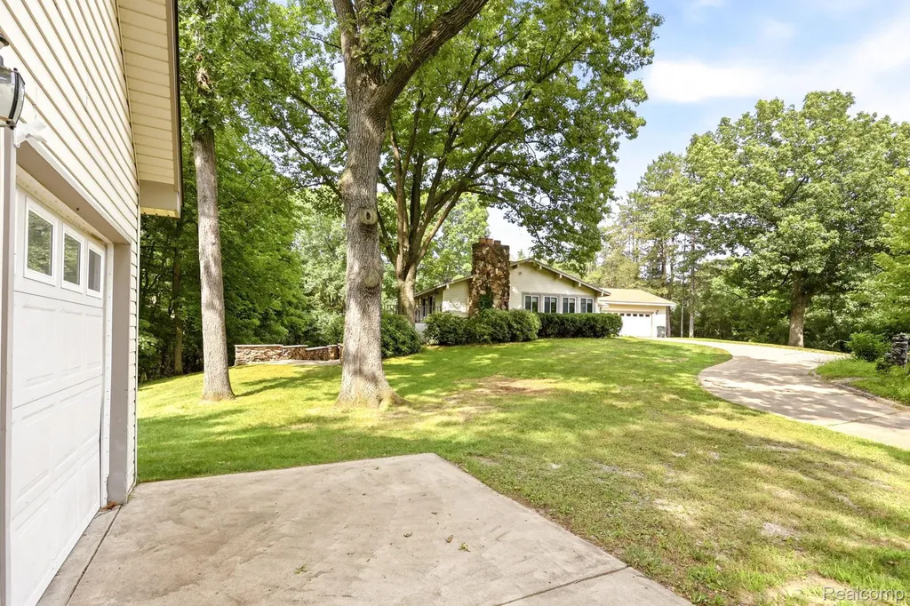 1215 Oakwood Road Brandon Charter Township MI 48462