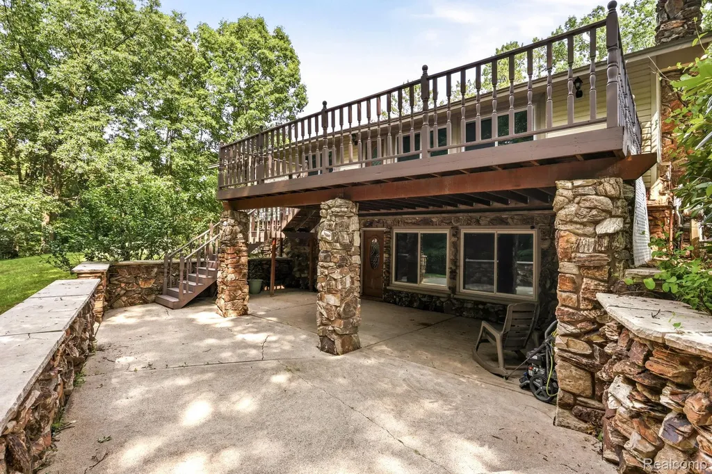 1215 Oakwood Road Brandon Charter Township MI 48462
