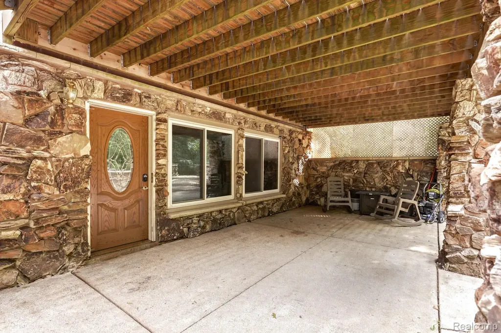 1215 Oakwood Road Brandon Charter Township MI 48462