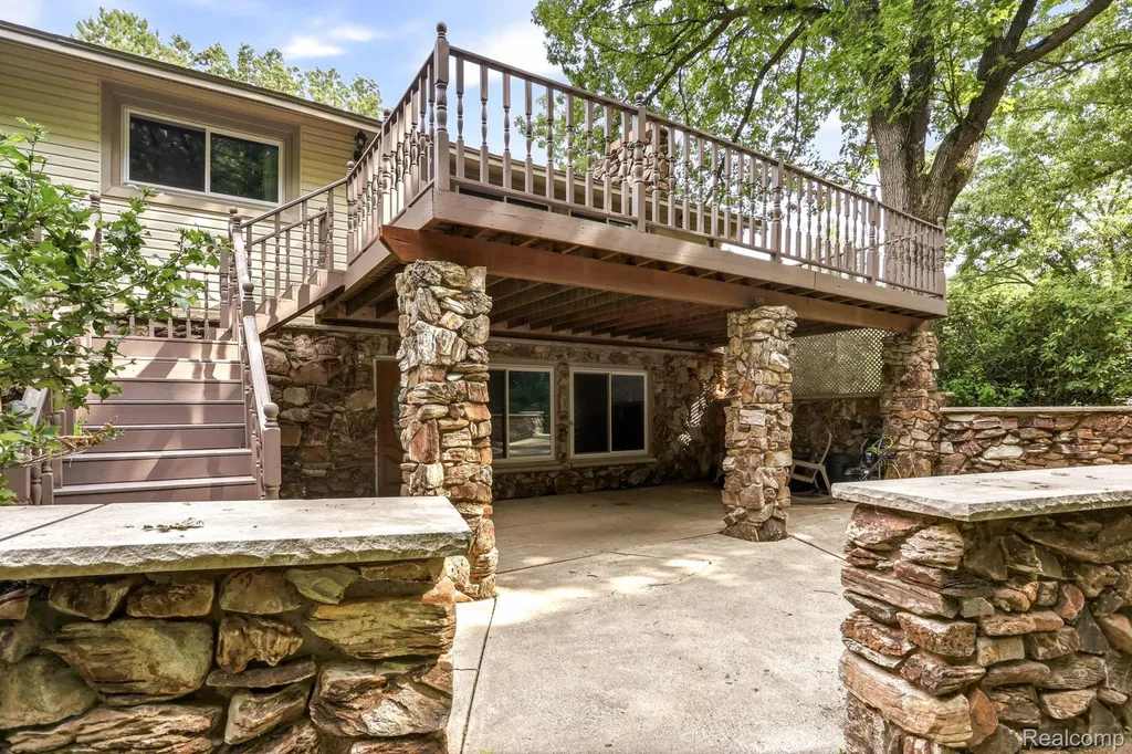 1215 Oakwood Road Brandon Charter Township MI 48462