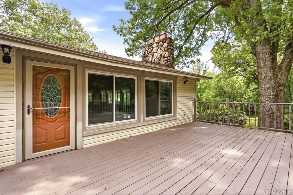 1215 Oakwood Road Brandon Charter Township MI 48462
