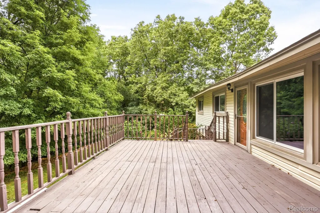 1215 Oakwood Road Brandon Charter Township MI 48462
