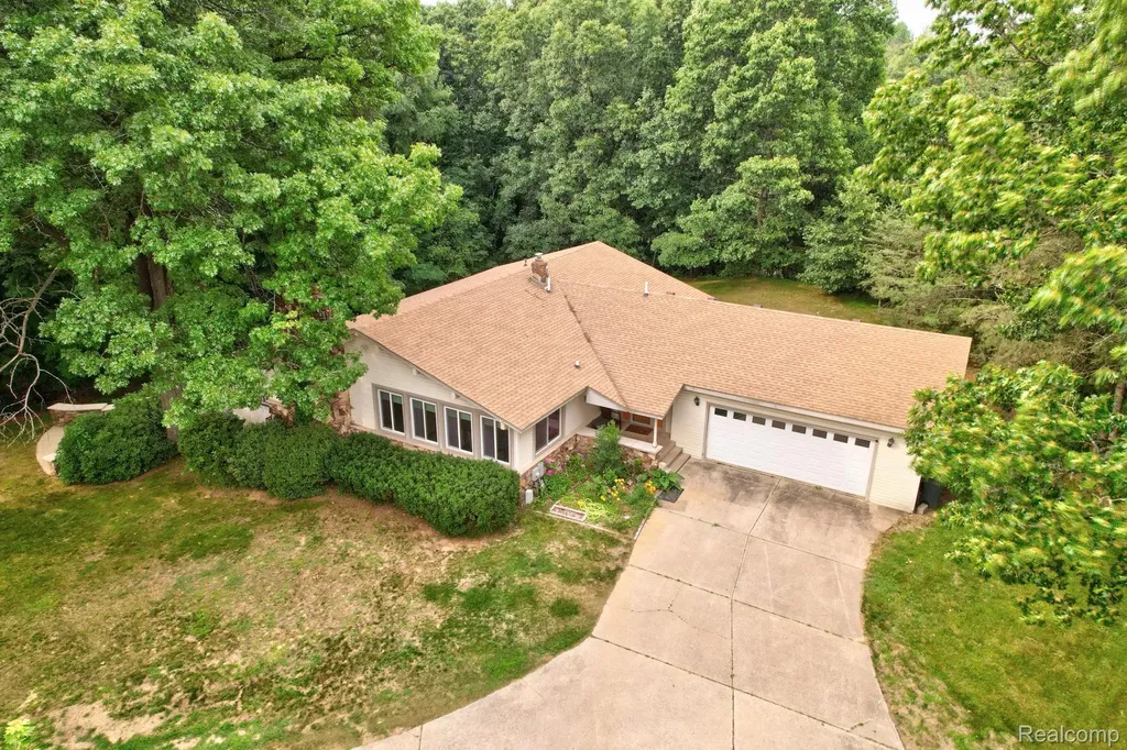 1215 Oakwood Road Brandon Charter Township MI 48462