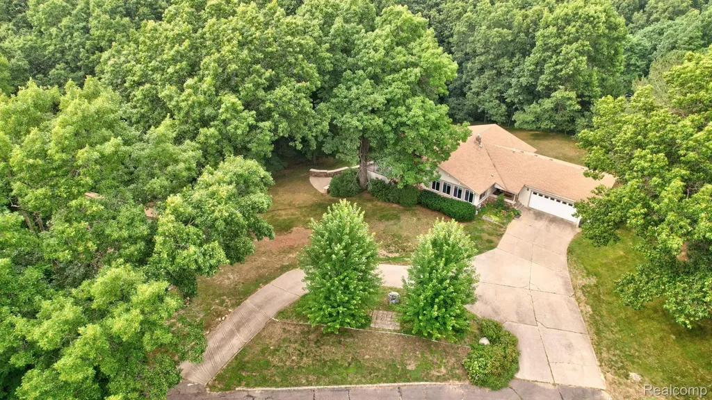 1215 Oakwood Road Brandon Charter Township MI 48462