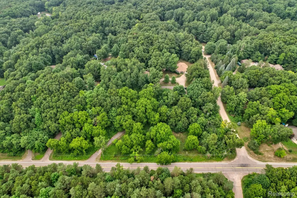 1215 Oakwood Road Brandon Charter Township MI 48462