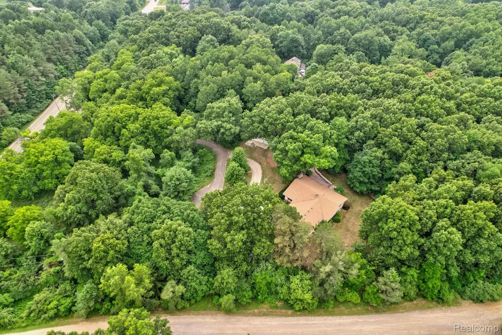 1215 Oakwood Road Brandon Charter Township MI 48462