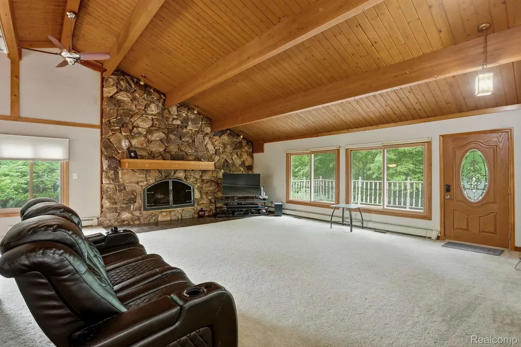 1215 Oakwood Road Brandon Charter Township MI 48462
