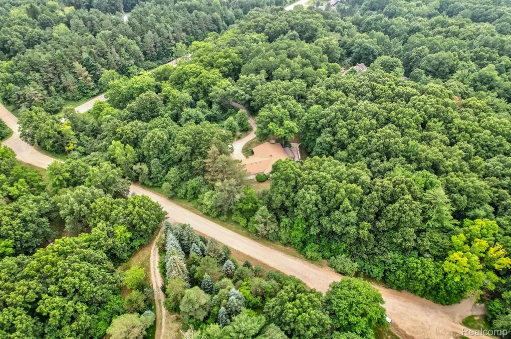 1215 Oakwood Road Brandon Charter Township MI 48462