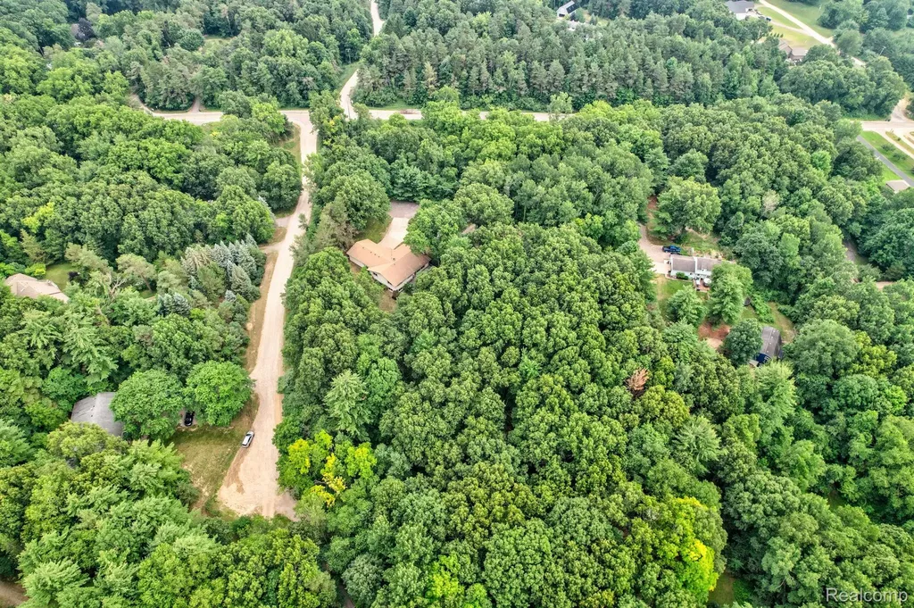 1215 Oakwood Road Brandon Charter Township MI 48462