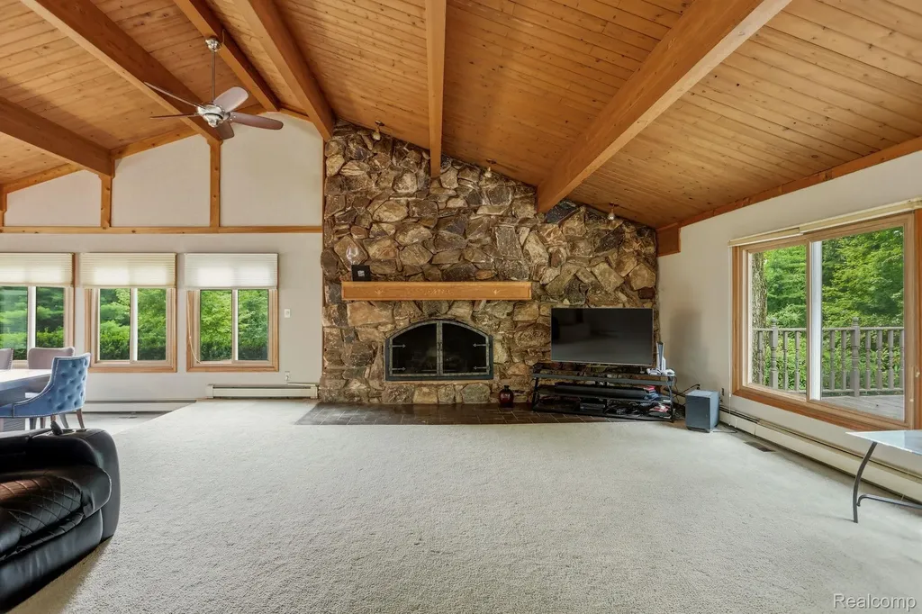 1215 Oakwood Road Brandon Charter Township MI 48462