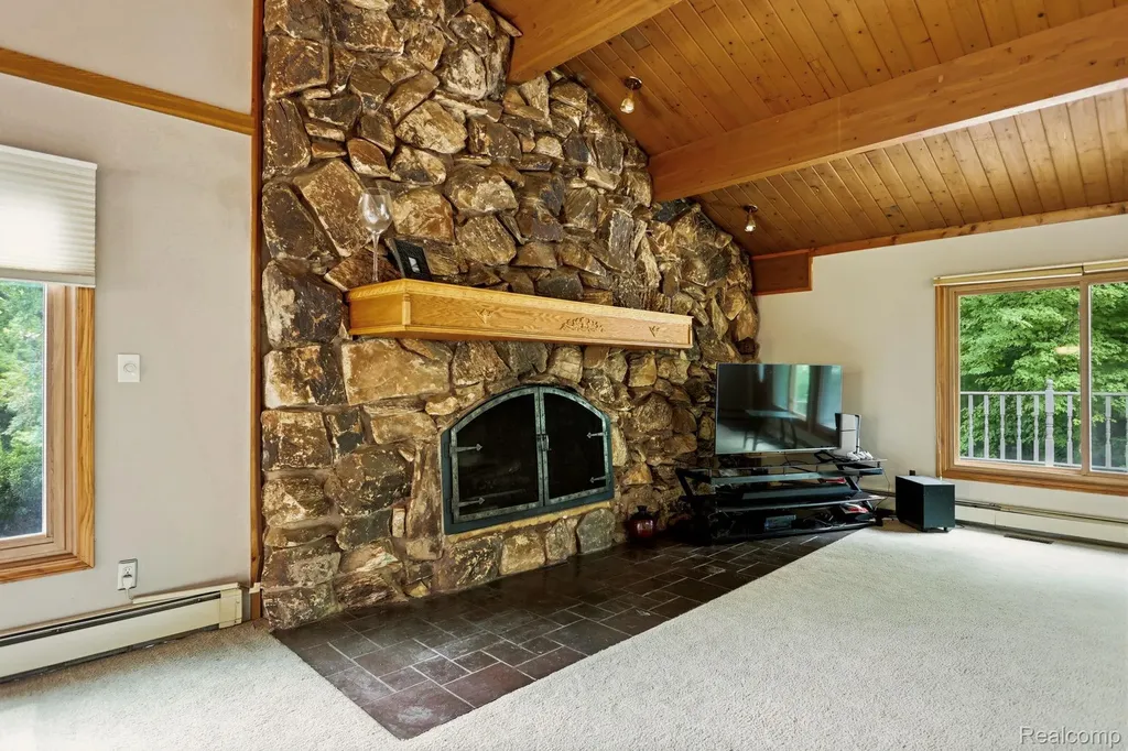 1215 Oakwood Road Brandon Charter Township MI 48462