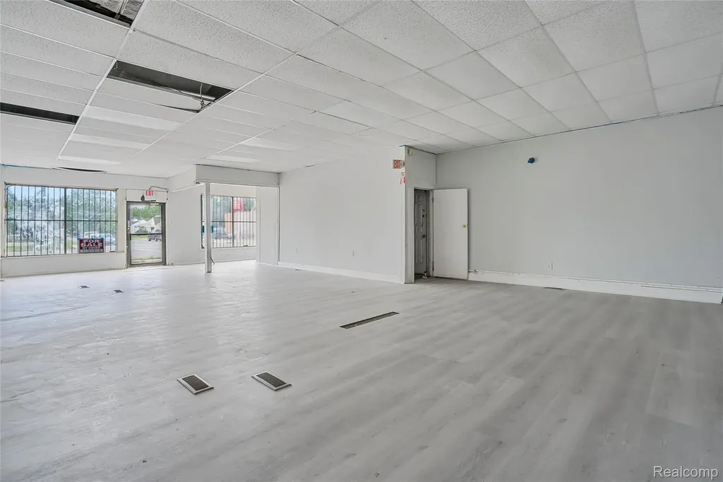 19403 W Warren Avenue Detroit City MI 48228