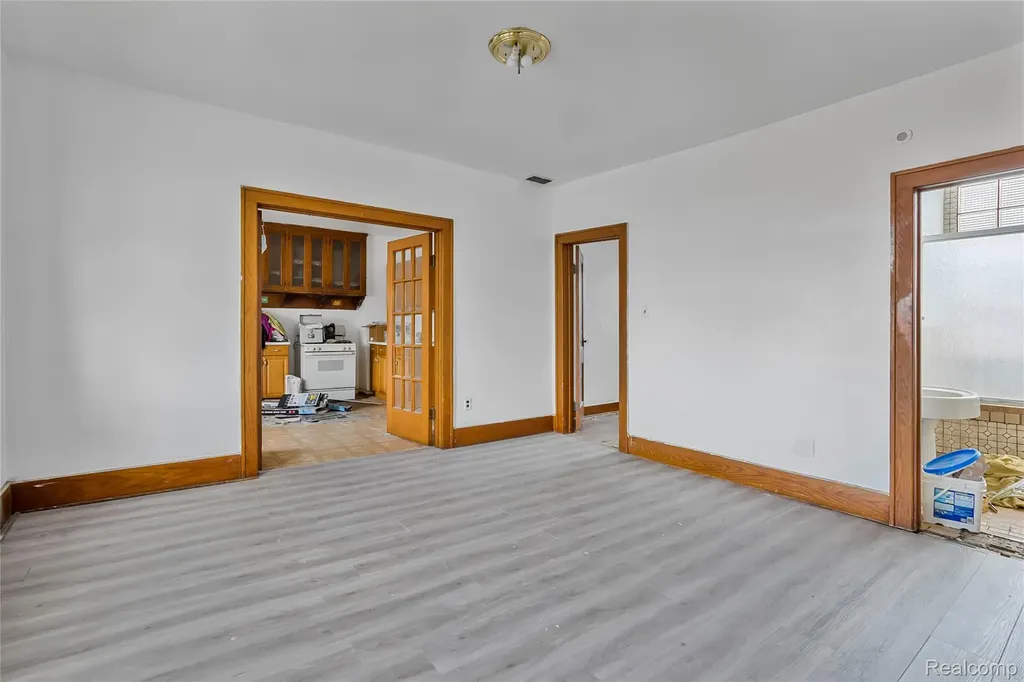 19403 W Warren Avenue Detroit City MI 48228