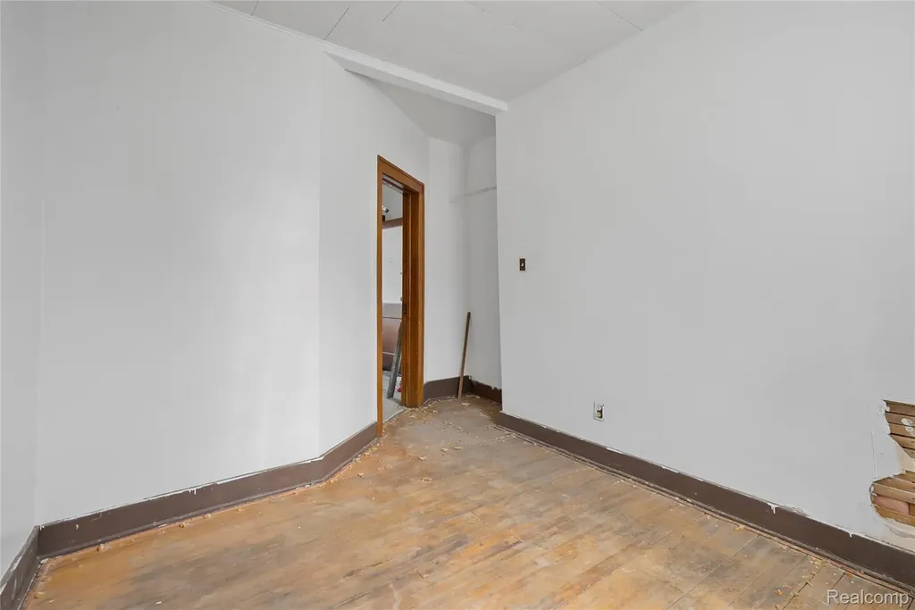19403 W Warren Avenue Detroit City MI 48228