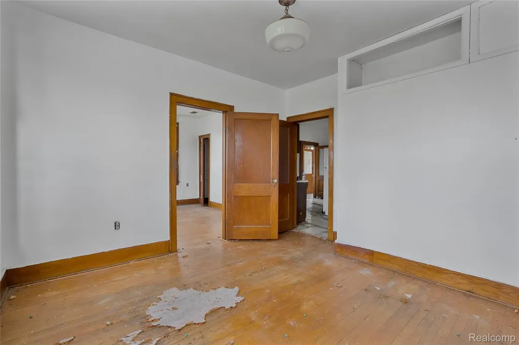 19403 W Warren Avenue Detroit City MI 48228