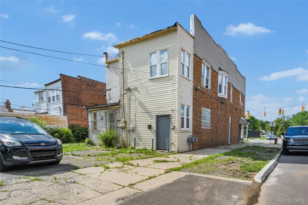 19403 W Warren Avenue Detroit City MI 48228
