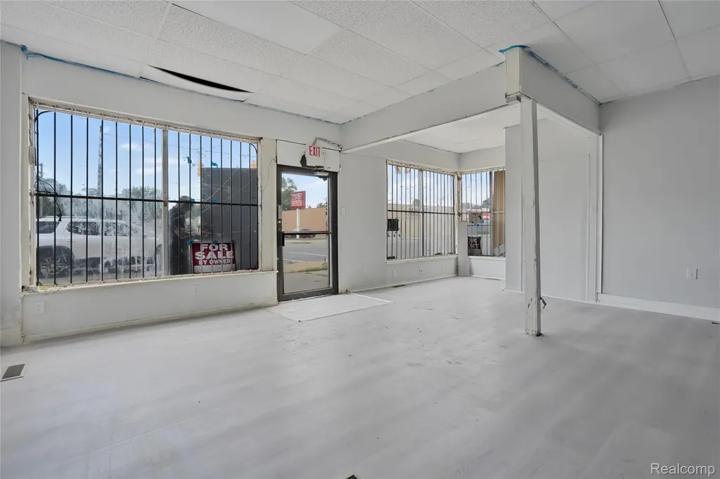 19403 W Warren Avenue Detroit City MI 48228