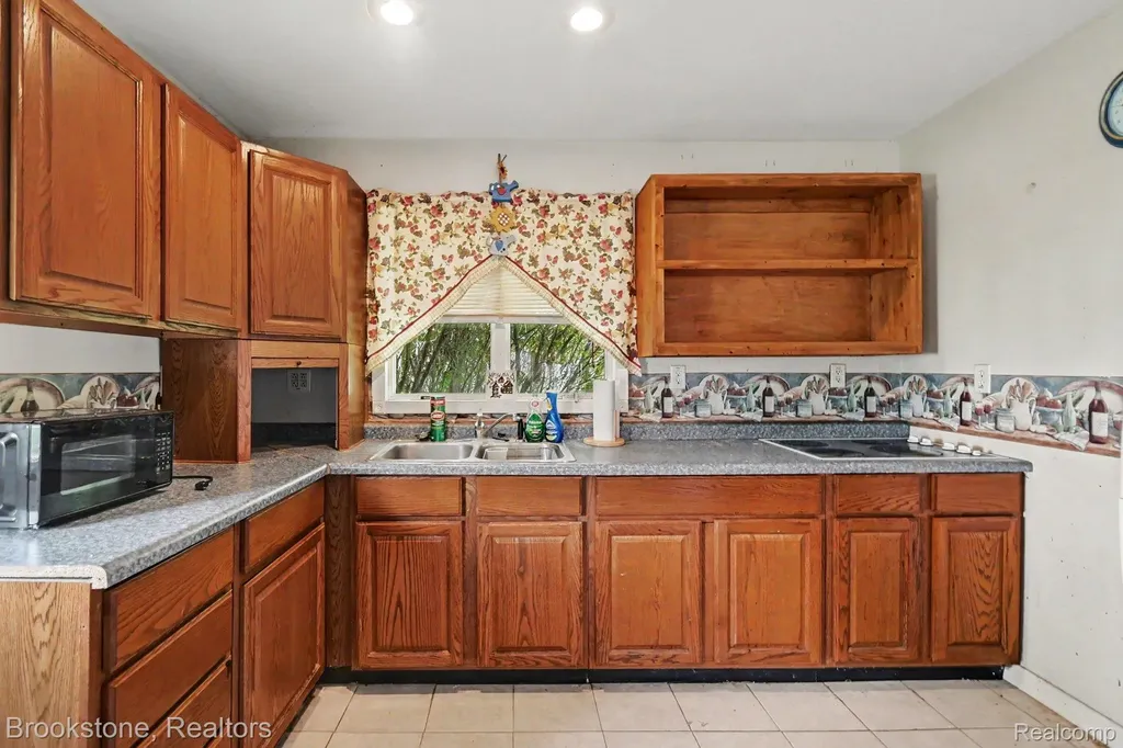 808 Emmett Avenue Summit Township MI 49203