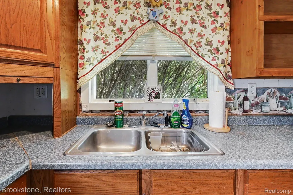 808 Emmett Avenue Summit Township MI 49203
