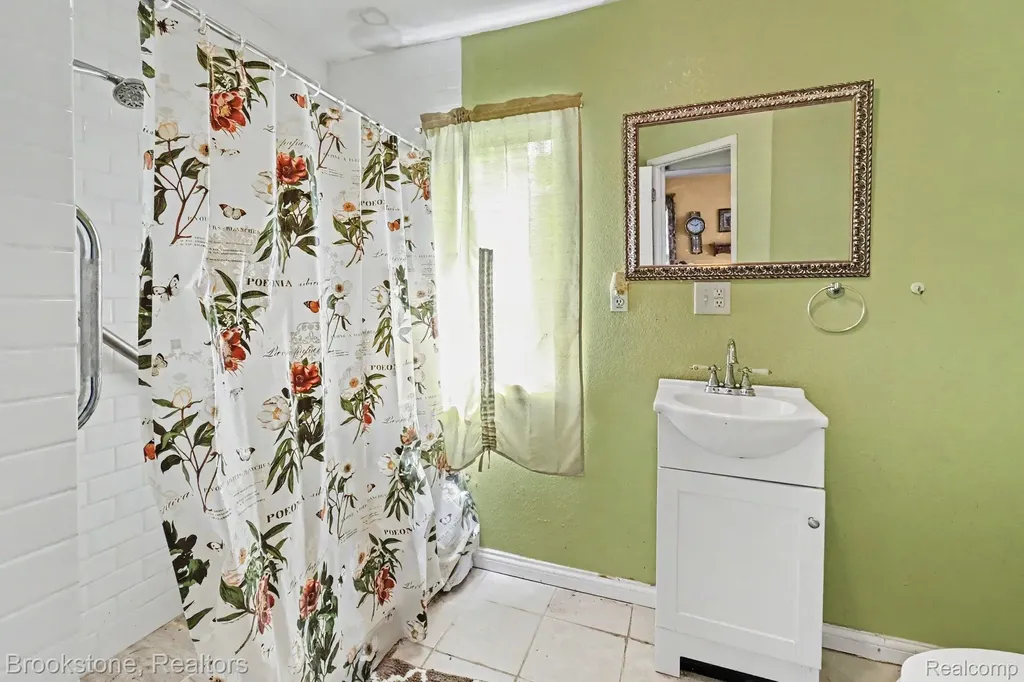 808 Emmett Avenue Summit Township MI 49203