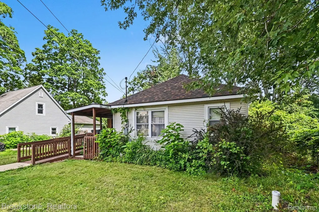 808 Emmett Avenue Summit Township MI 49203