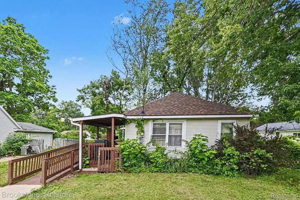 808 Emmett Avenue Summit Township MI 49203