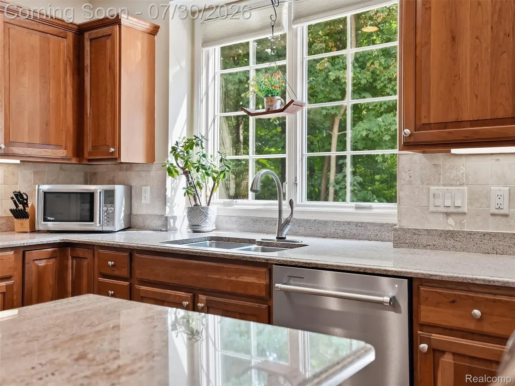 7025 Yorkshire Court West Bloomfield Charter Township MI 48322