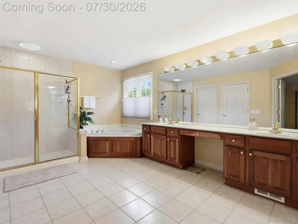 7025 Yorkshire Court West Bloomfield Charter Township MI 48322