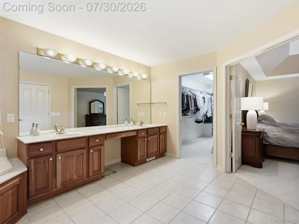 7025 Yorkshire Court West Bloomfield Charter Township MI 48322